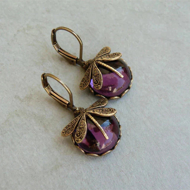 Bollformade trollsländeörhängen i antikguld – elegant vintage-look