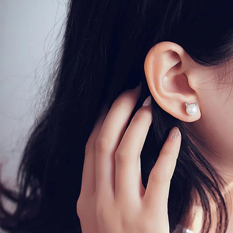 Sterlingsilver kattpärlörhängen – eleganta kattmotivörhängen med pärla