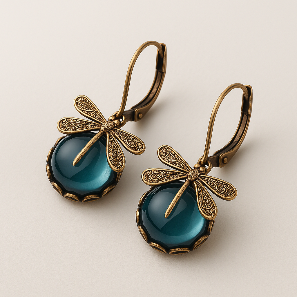 Bollformade trollsländeörhängen i antikguld – elegant vintage-look