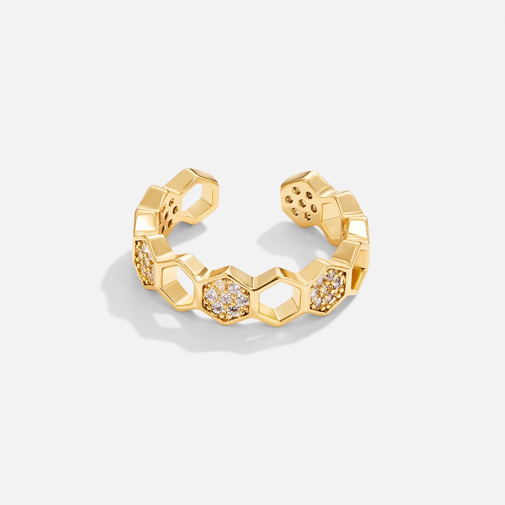 Friederike – Elegant guldring med pärlaccent.