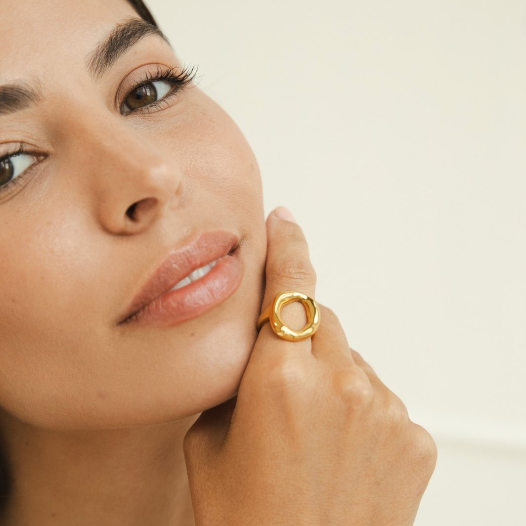 Vina Smältguldring – Elegant guldring med smält finish