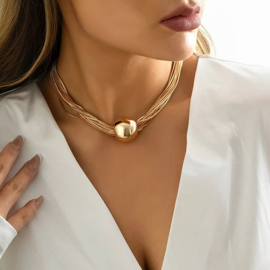 Flätat massivt halsband med kulor