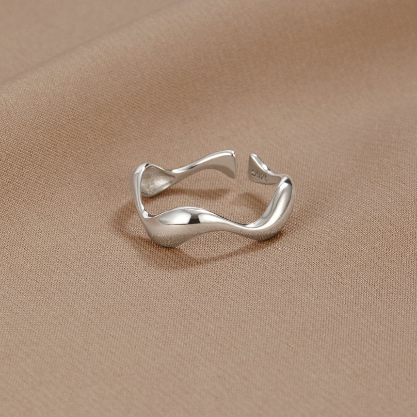 Waves – stilren, minimalistisk ring