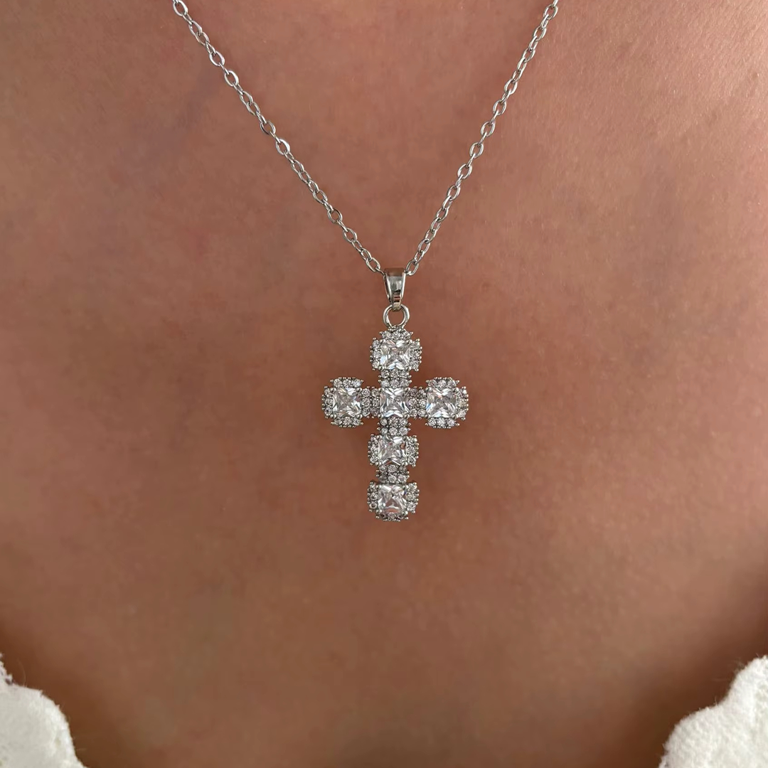 Halsband med diamantkorslänk