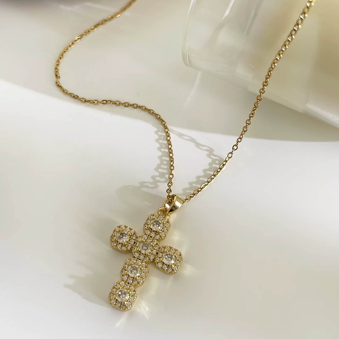 Halsband med diamantkorslänk