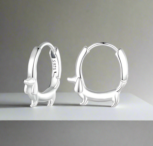 Söta taxcreoler i 925 sterlingsilver – charmiga örhängen med hundmotiv