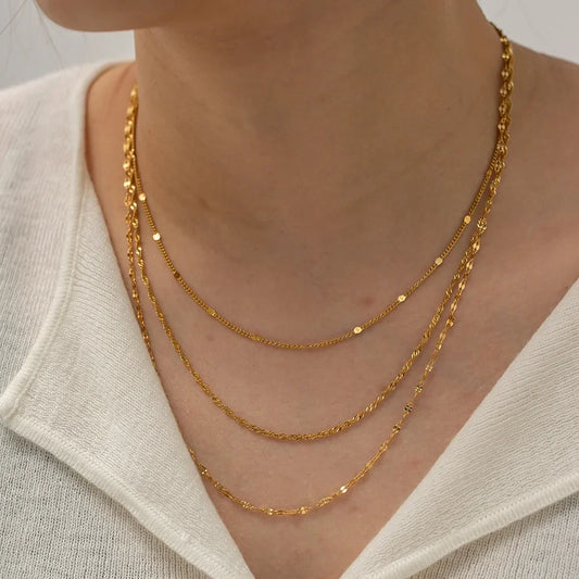 18K-guld klassiskt treskiktat delikat halsband
