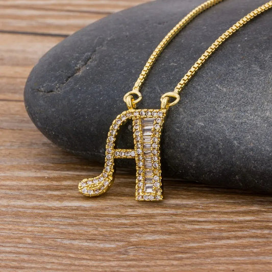 A-Ö kurvat diamantinitialhalsband