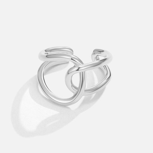 Helene – silverring med en elegant, böljande design