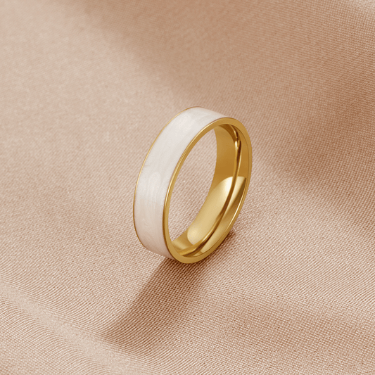 Sahara vit bandring - elegant vit ring i en enkel banddesign