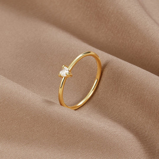 Leonie – Elegant guldring med slät yta
