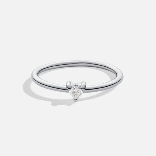 Carlotta – filigran silverring med fint linjemönster